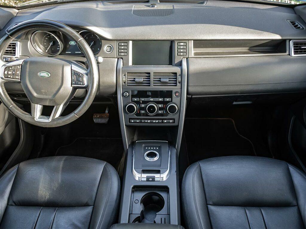 Land Rover Discovery Quintessence Automobiles 3
